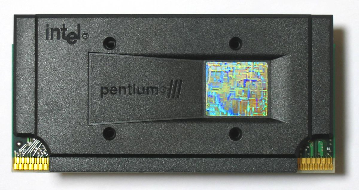 1200px-Intel_Pentium_III_733_MHz.jpg