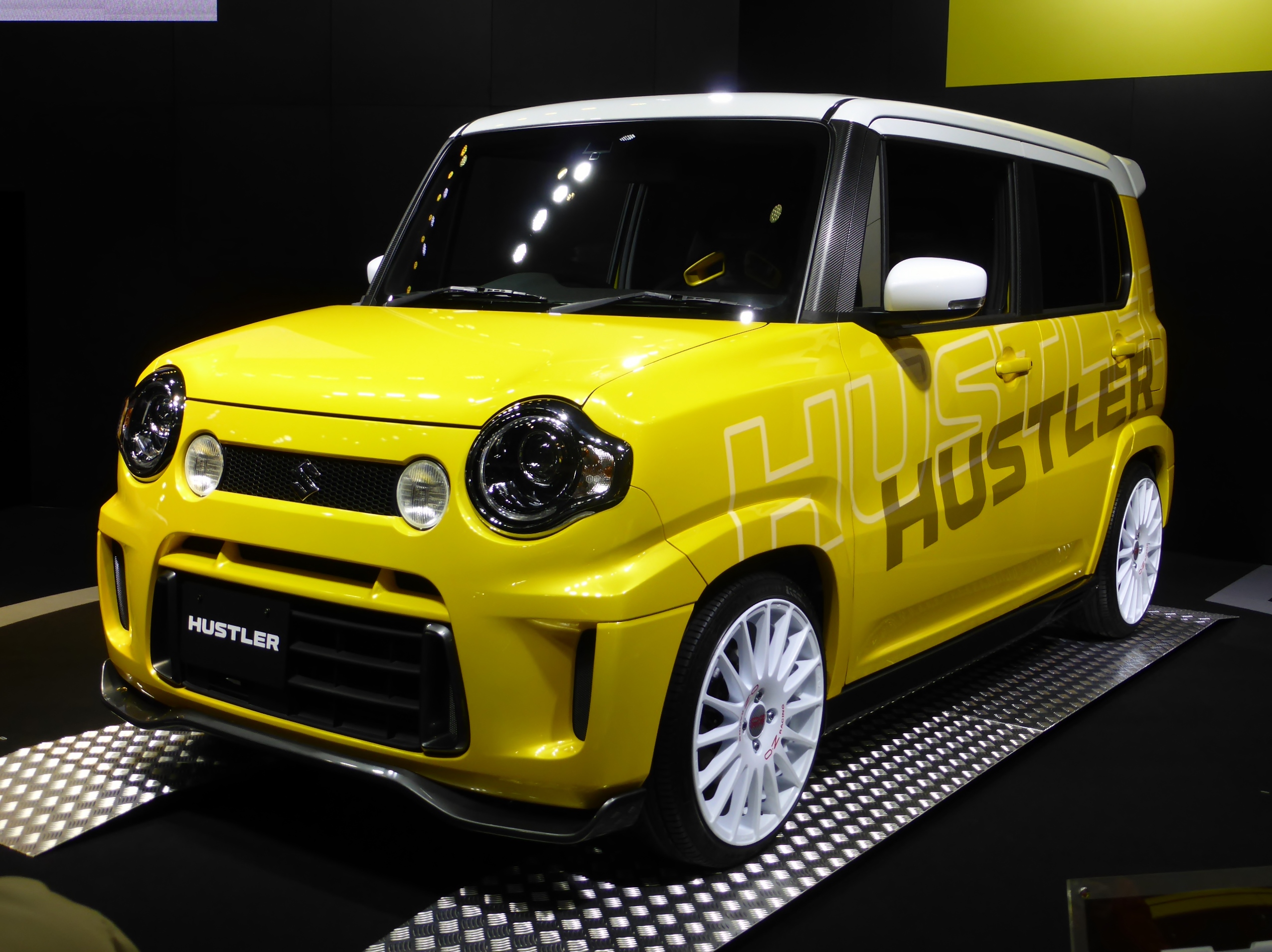 Osaka_Auto_Messe_2014_%2812%29_Suzuki_HUSTLER_CUSTOMIZE.jpg